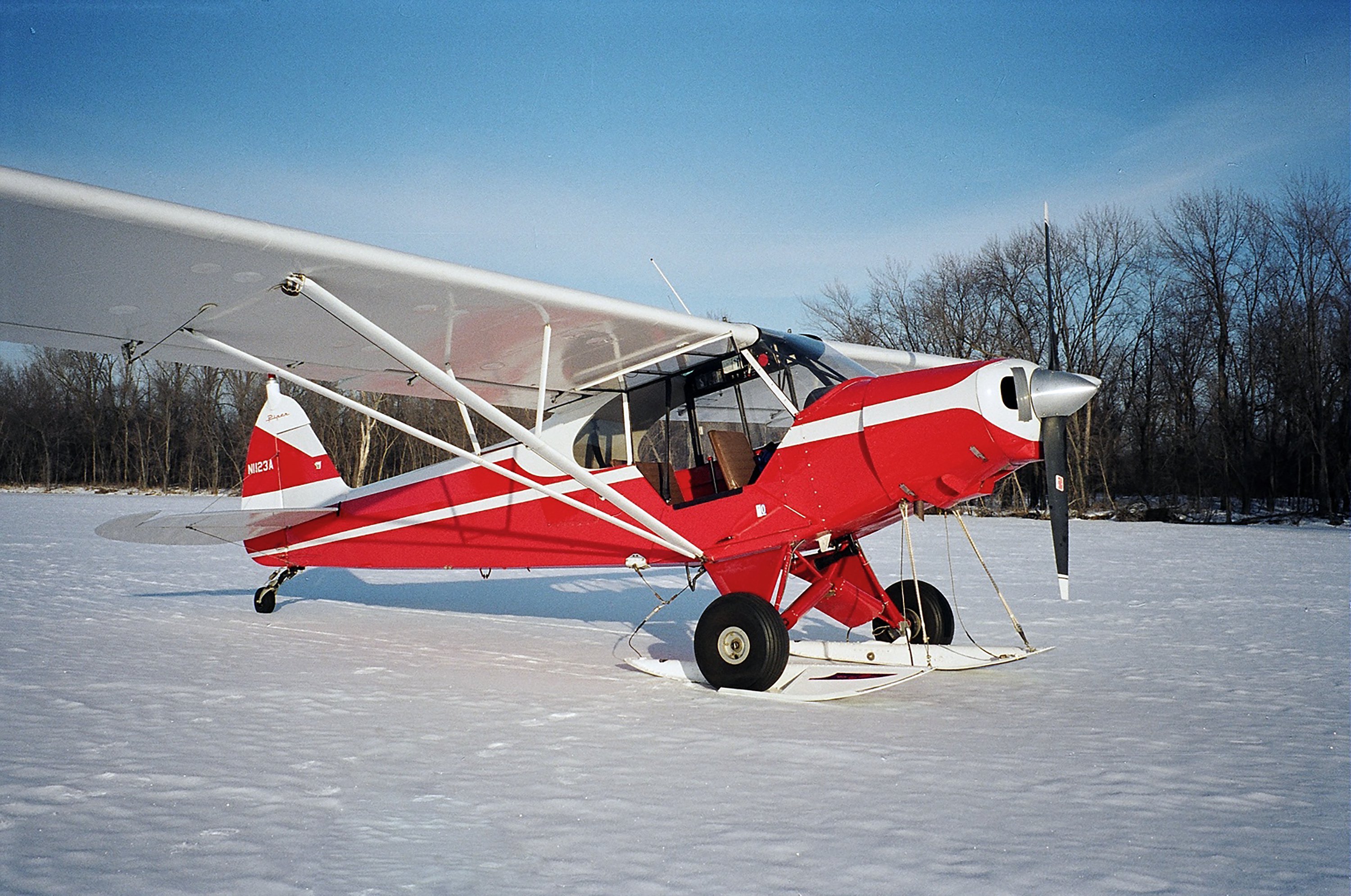 Piper PA-18 on Airglide C2200 Skis
