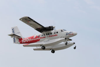 Viking Series 400 Twin Otter on Wipline 13000 Amphibious Floats