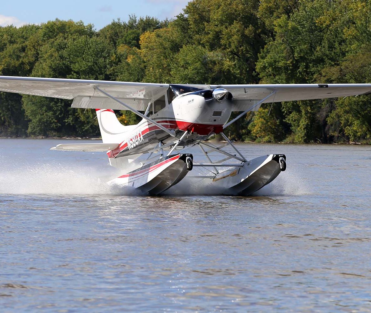 Boss 182 on Wipline 3000 Amphibious Floats