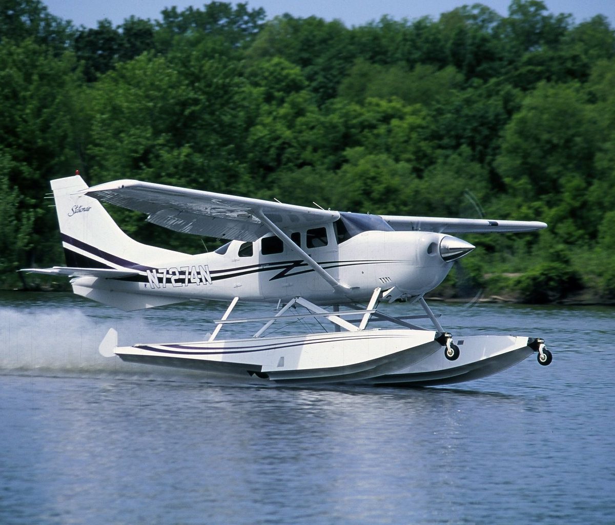 Cessna 206 on Wipline 3450 Floats