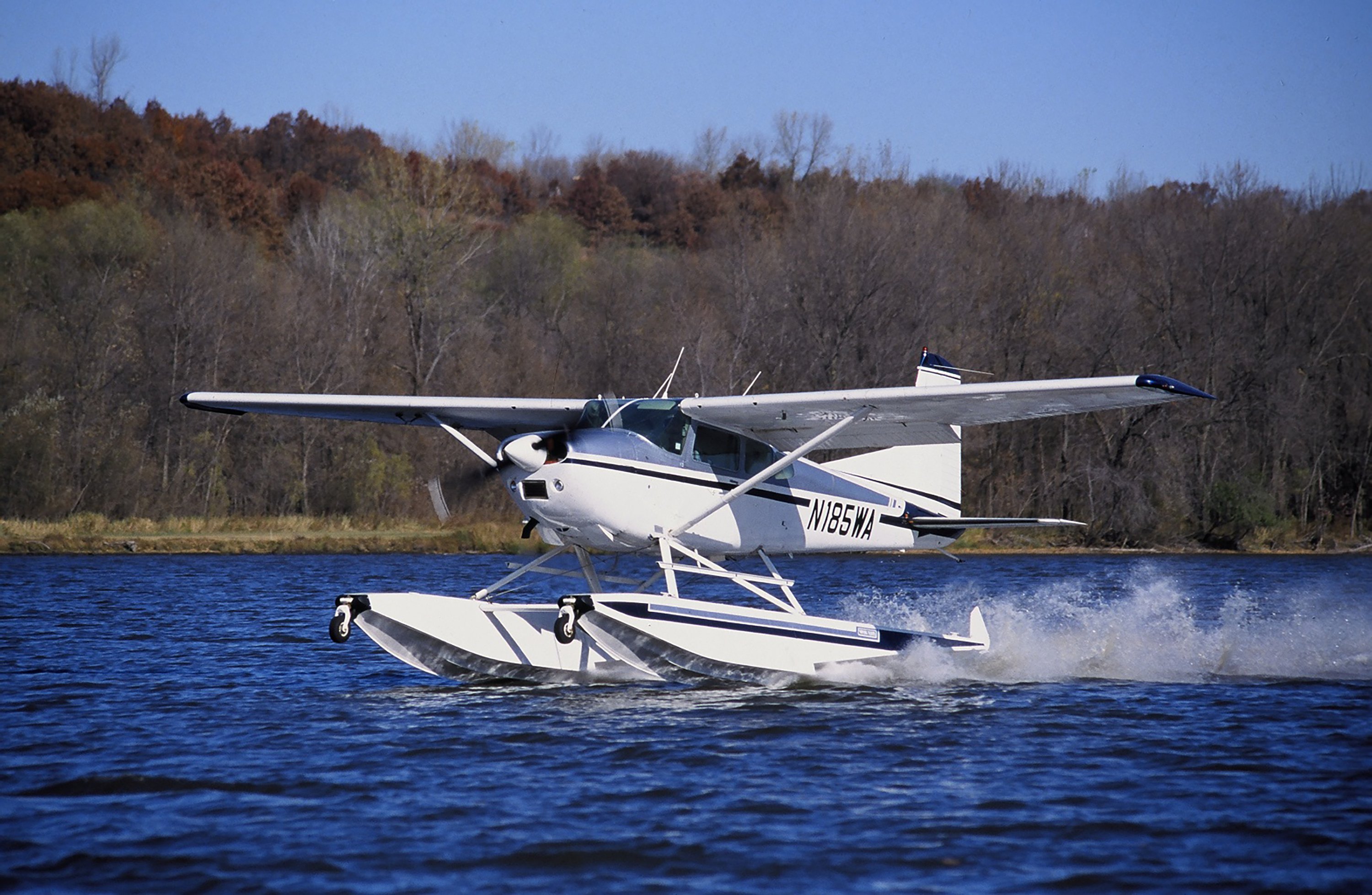 Cessna 185 on Wipline 3000 Floats